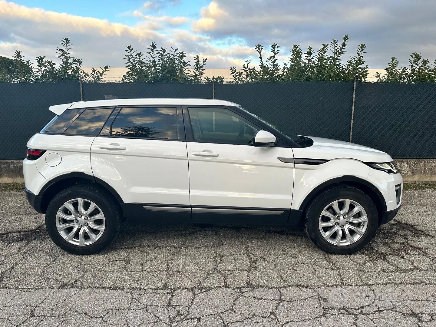 Land Rover Range Rover Evoque 2016 photo 4