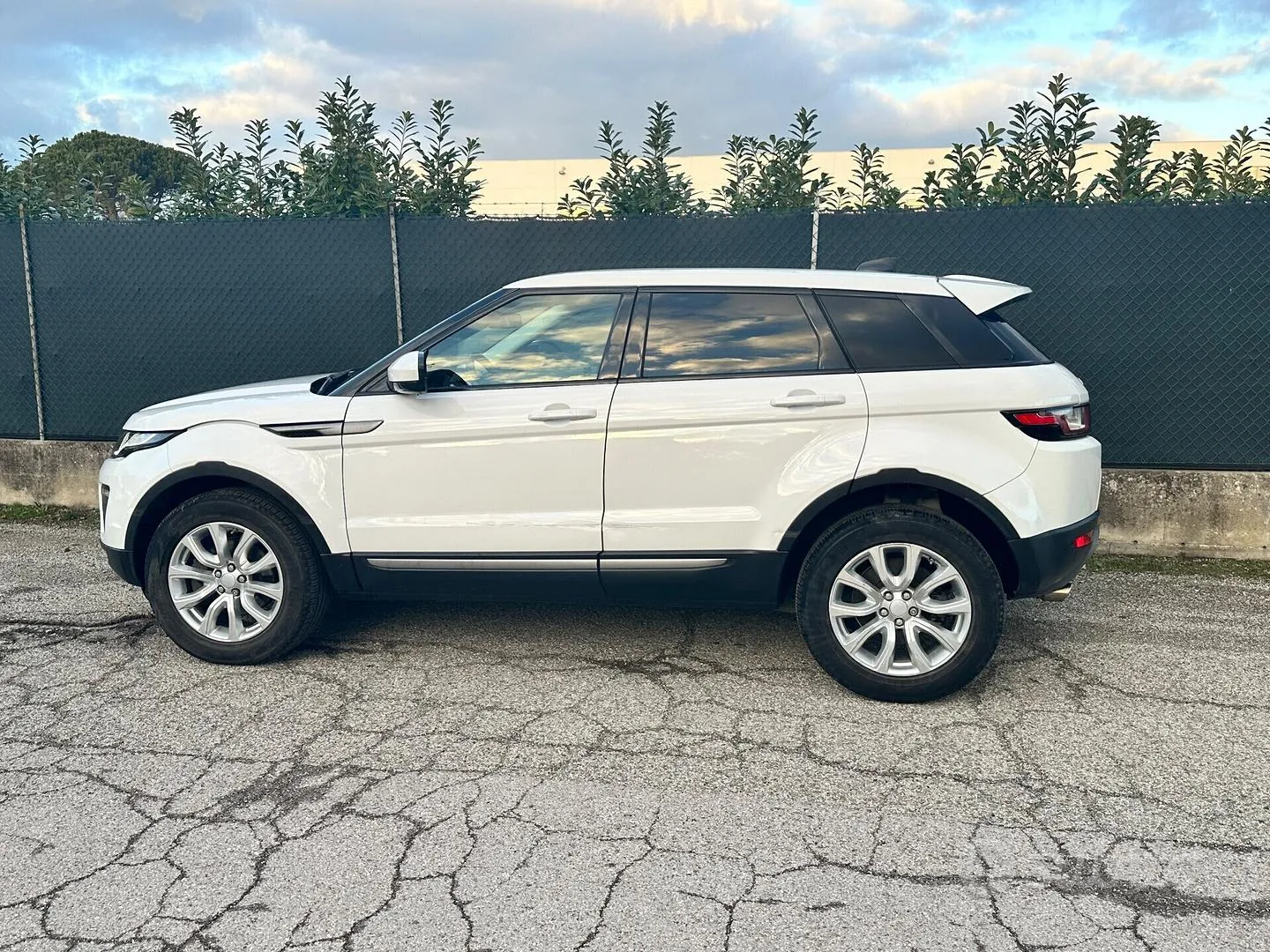 Land Rover Range Rover Evoque 2016 photo 3