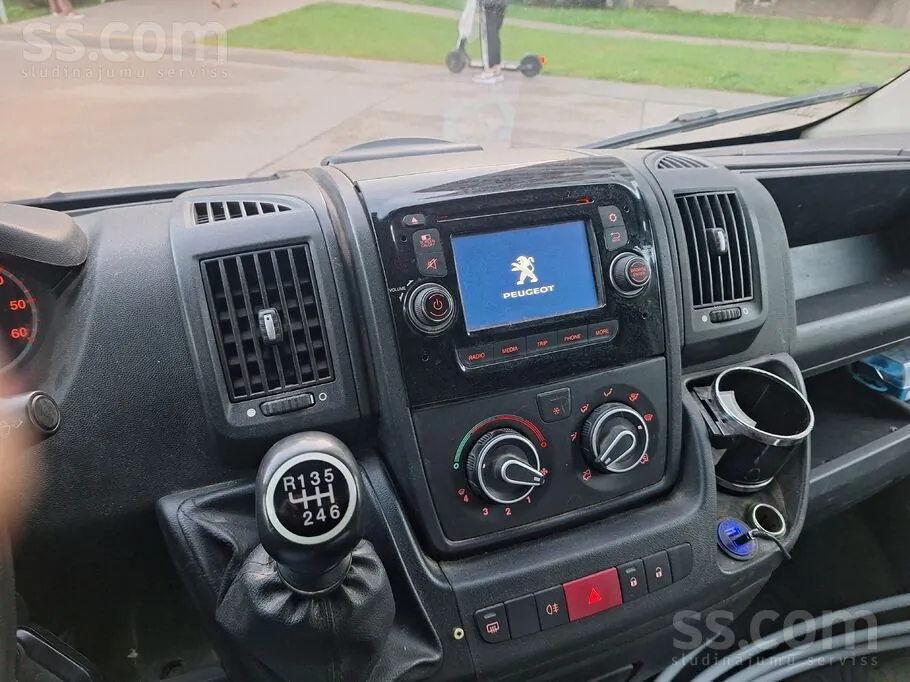 Peugeot Boxer 2013 photo 2