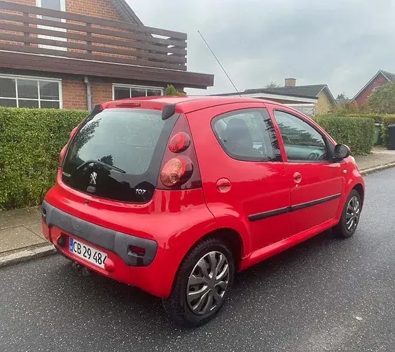 Peugeot 107 2013 photo 2