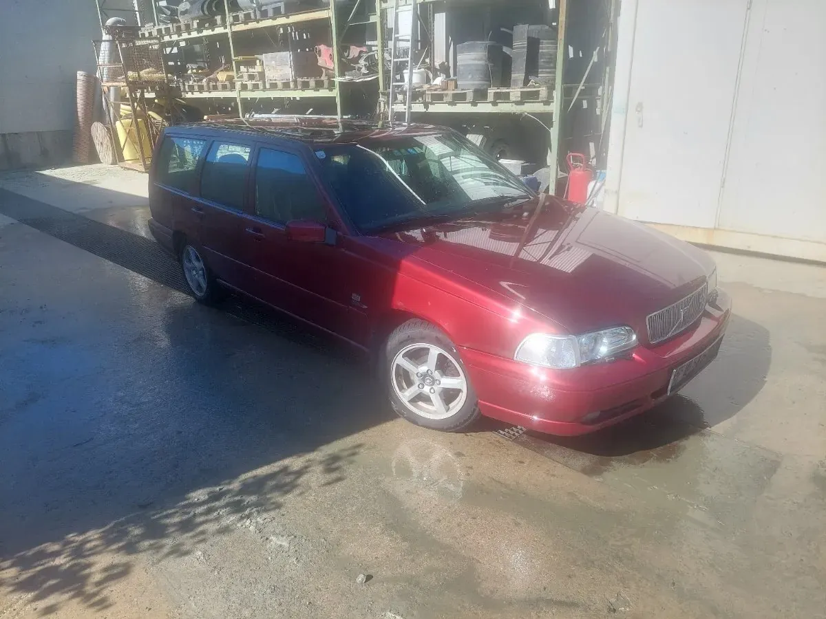 Volvo V70 2000 photo 2