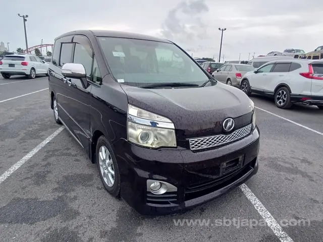 Toyota Voxy Zs