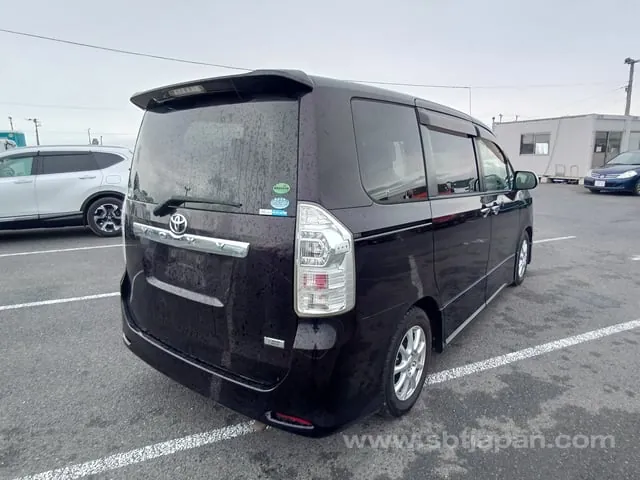 Toyota Voxy Zs 2013 photo 4