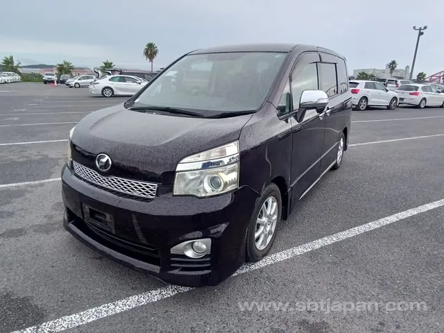 Toyota Voxy Zs 2013 photo 2