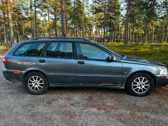 Volvo V40 2002 photo 2