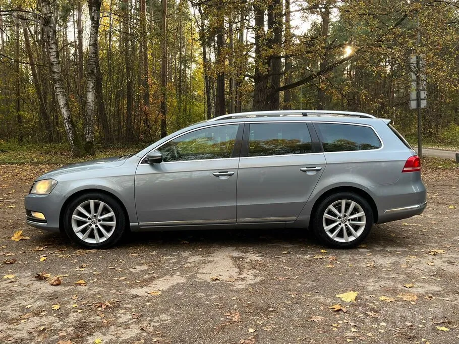 Volkswagen Passat 2011 photo 2