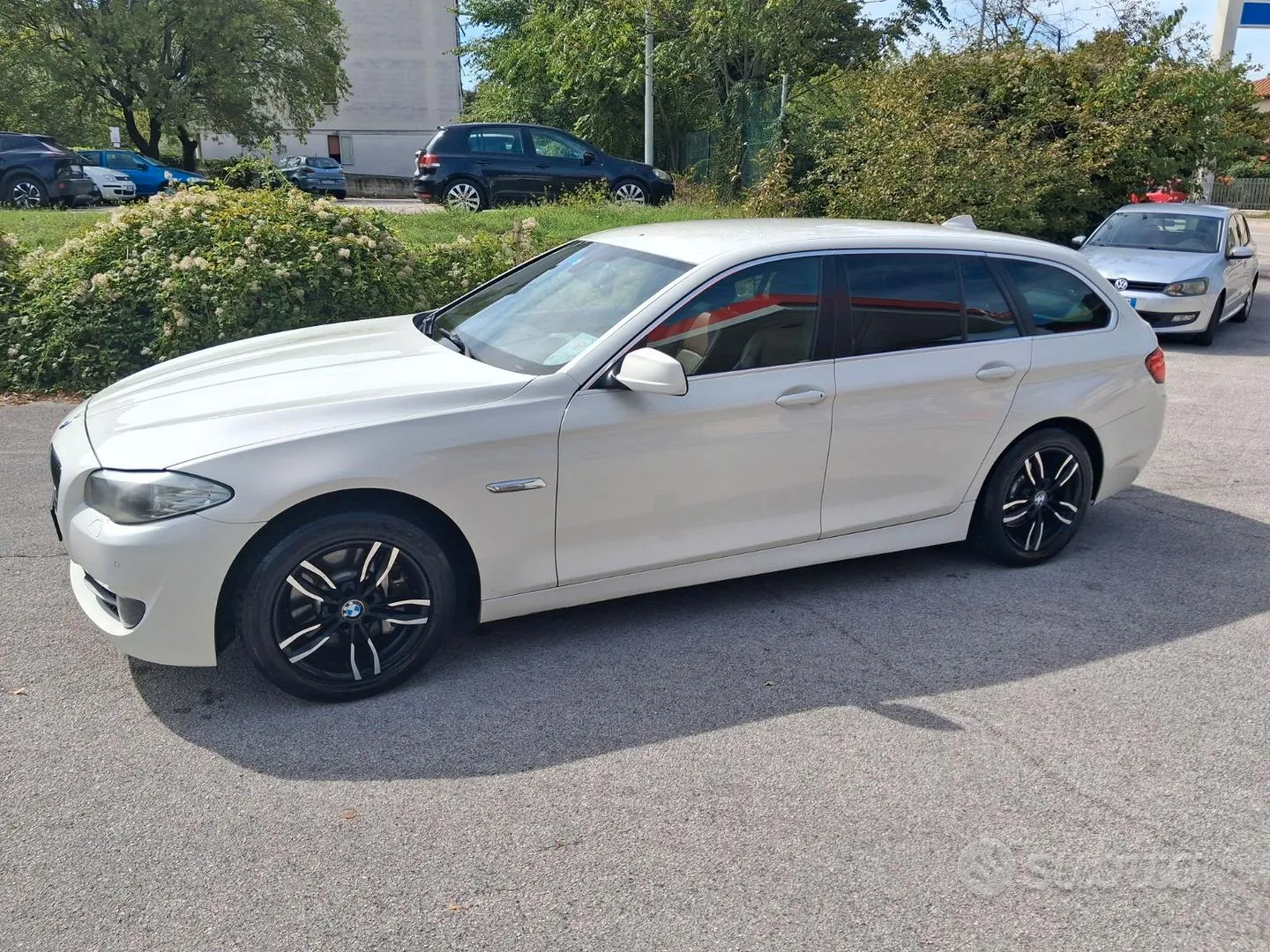 BMW 5 Series 2012 photo 2