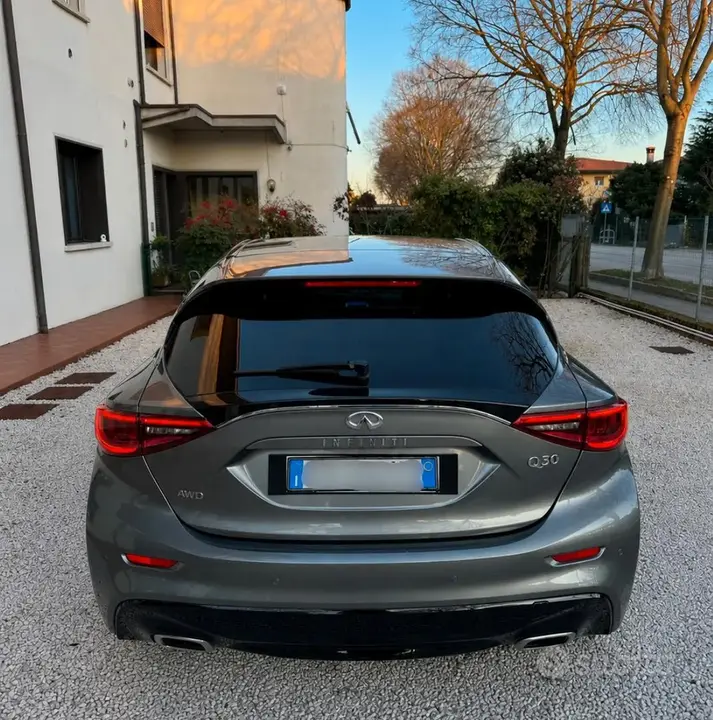 Infiniti Q30 2017 photo 2