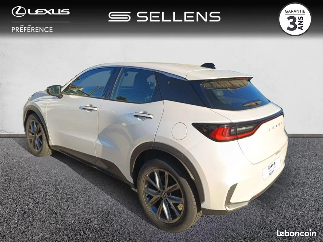 Lexus Lbx 2025 photo 2