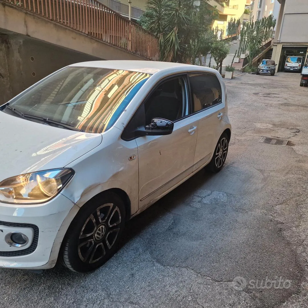 Volkswagen Up 2015 photo 4