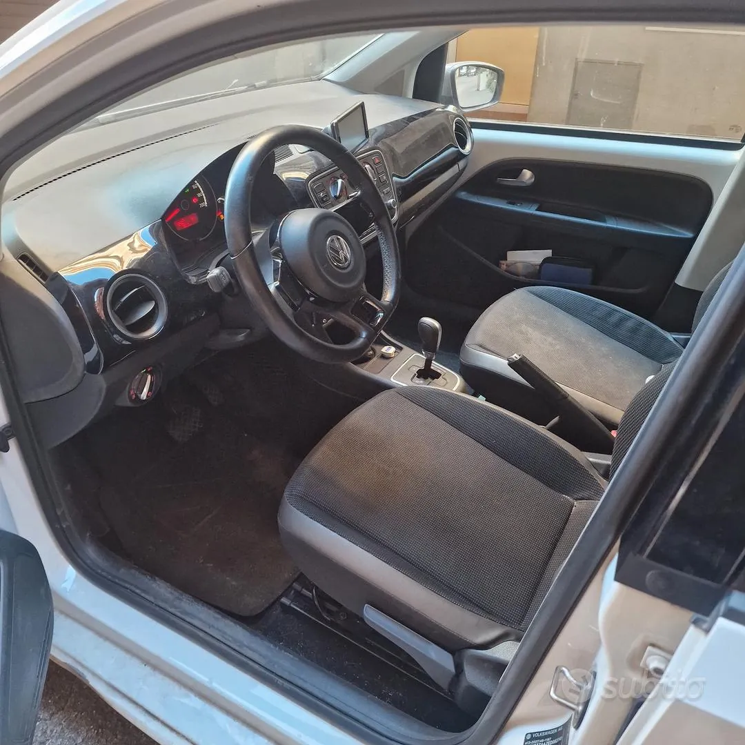 Volkswagen Up 2015 photo 2