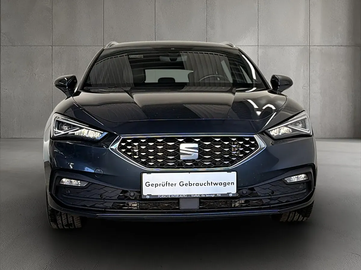 Seat Leon 2023 photo 2