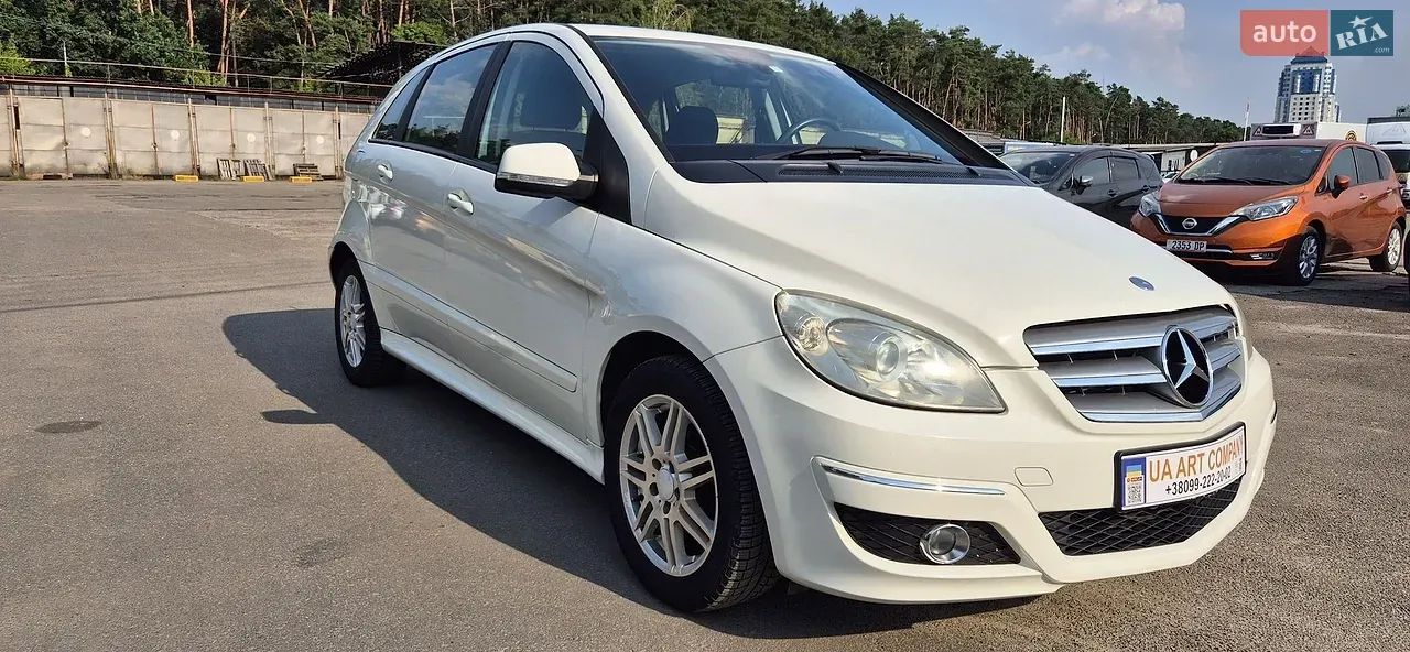 Mercedes-Benz B-Class 2010 photo 2