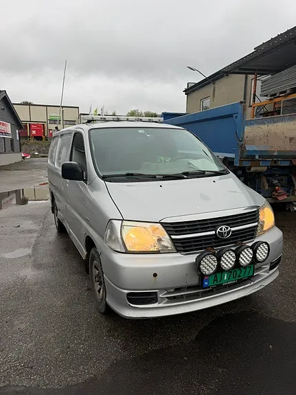 Toyota Hiace 2010 photo 2