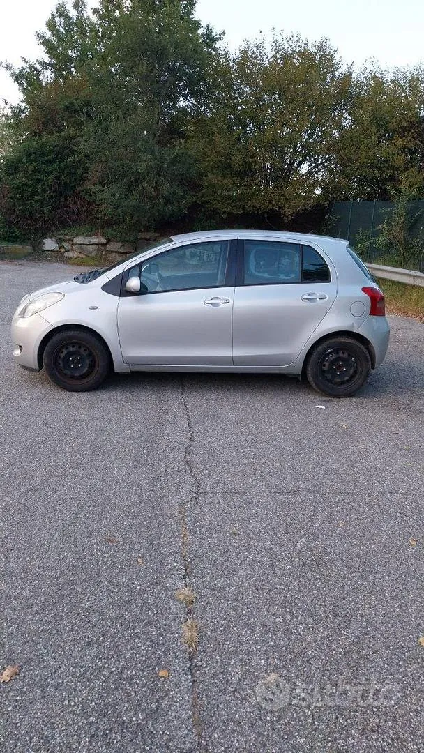 Toyota Yaris 2007 photo 2