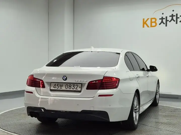 BMW 5 Series 2016 photo 3