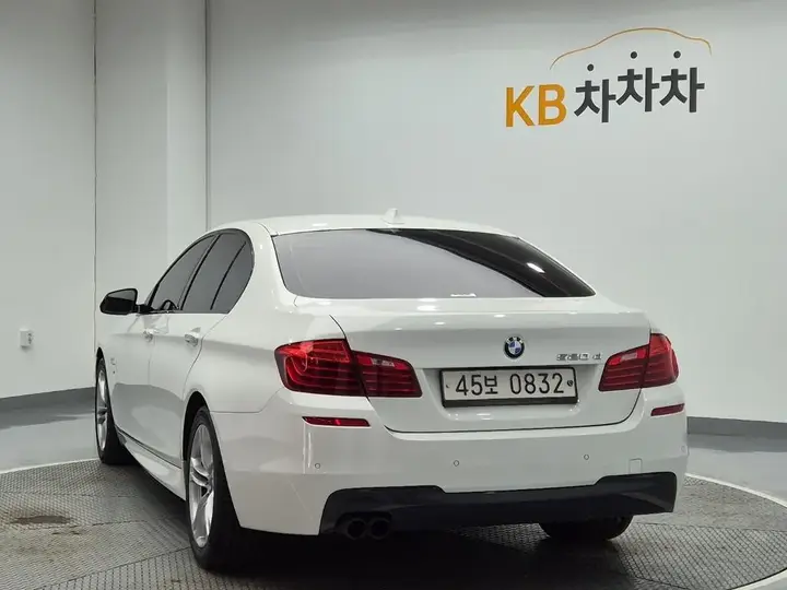 BMW 5 Series 2016 photo 2