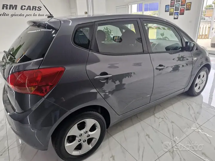 Kia Venga 2011 photo 5