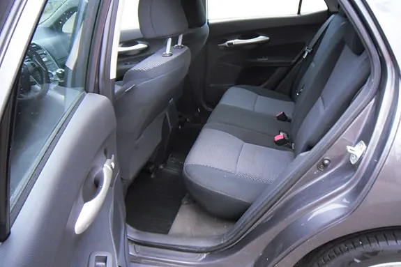 Toyota Auris 2010 photo 4