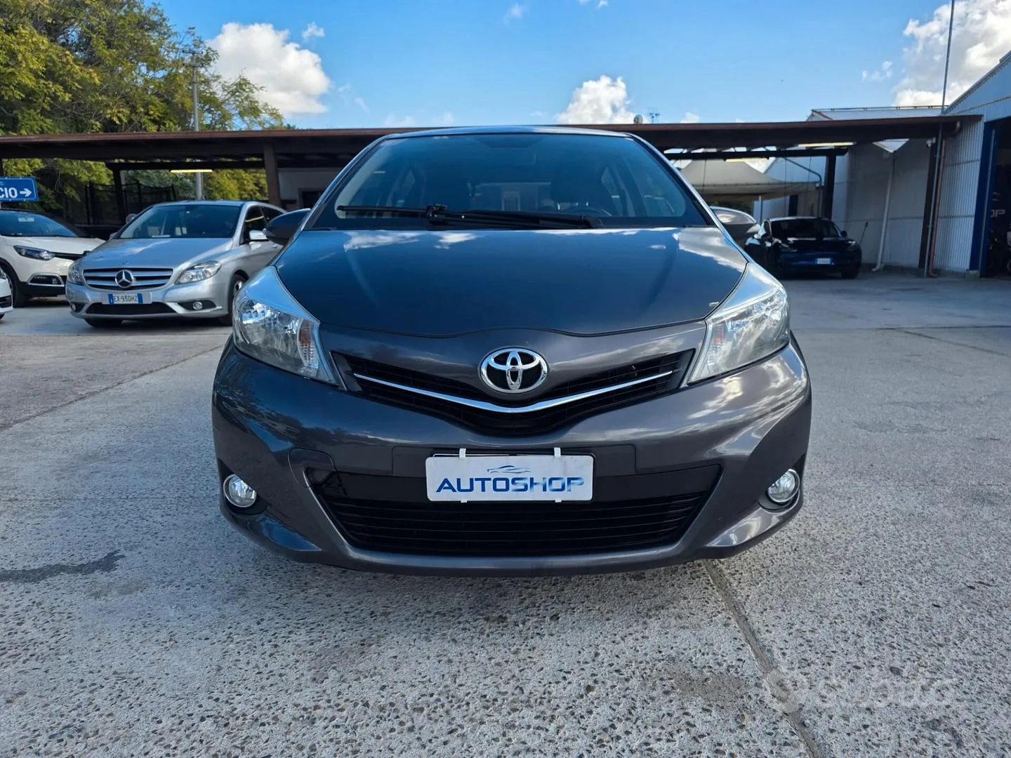 Toyota Yaris 2014 photo 2