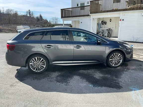 Toyota Avensis 2015 photo 5