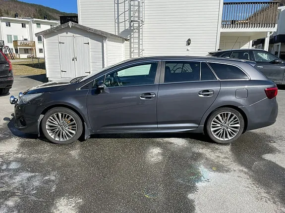 Toyota Avensis 2015 photo 2