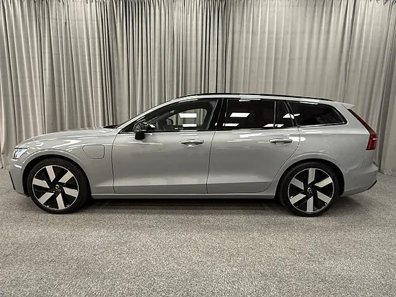Volvo V60 2024 photo 2