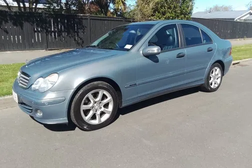 Mercedes-Benz C 240