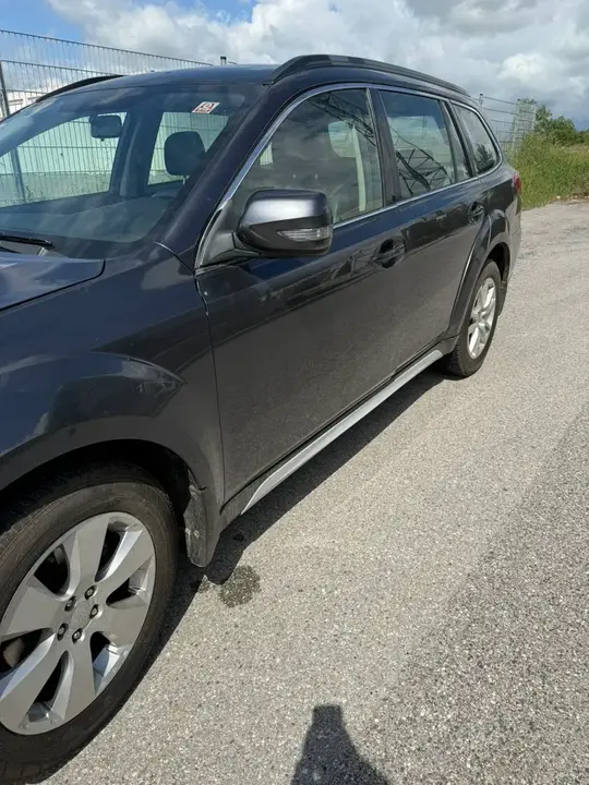 Subaru Legacy 2011 photo 3