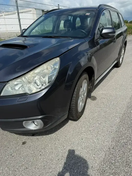 Subaru Legacy 2011 photo 2