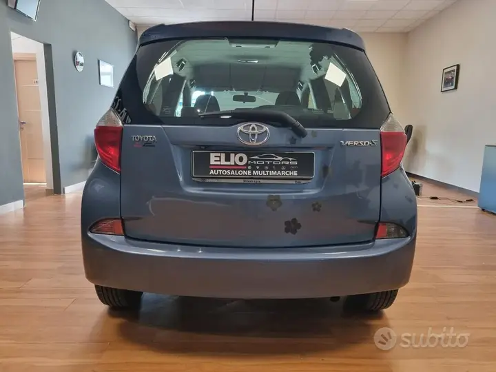 Toyota Verso-S 2013 photo 3