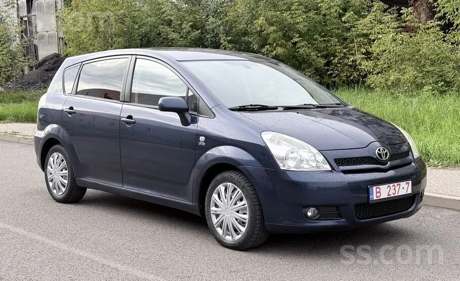 Toyota Corolla Verso 2004 photo 2
