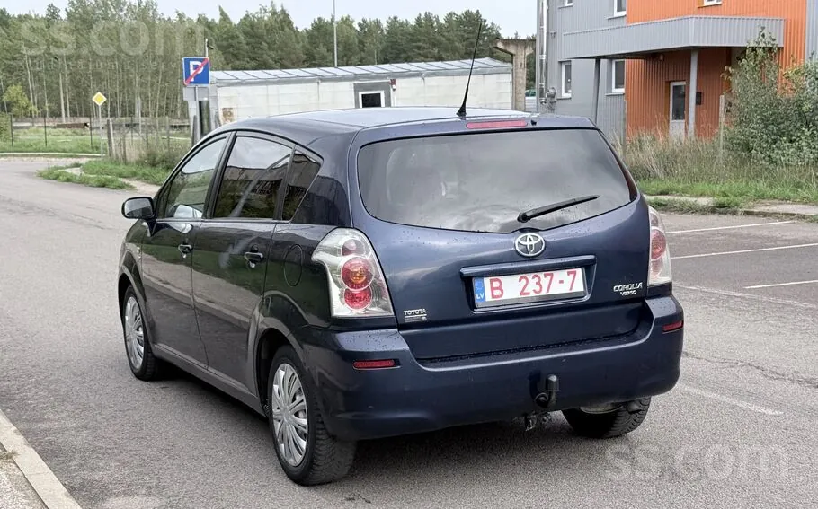 Toyota Corolla Verso 2004 photo 4