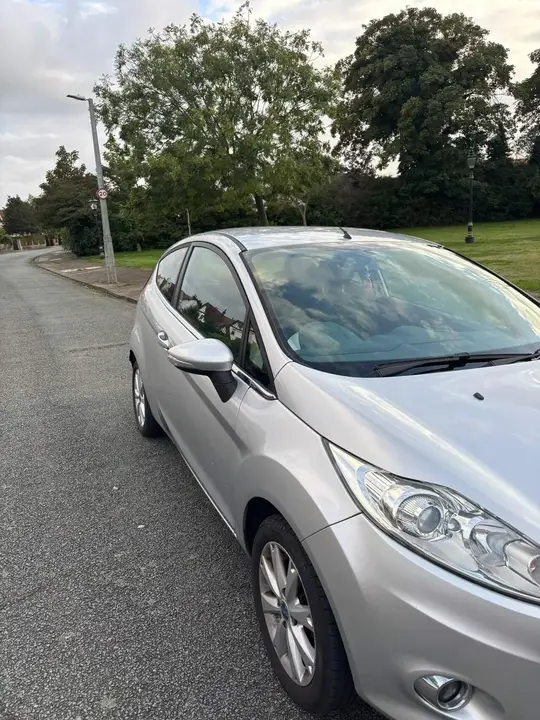 Ford Fiesta 2010 photo 3
