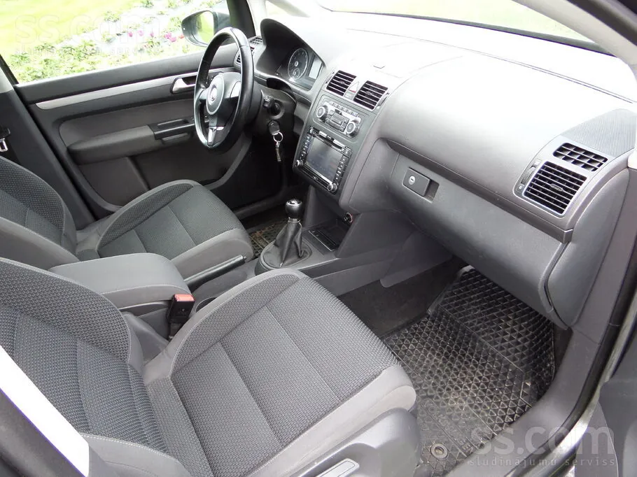Volkswagen Touran 2010 photo 5