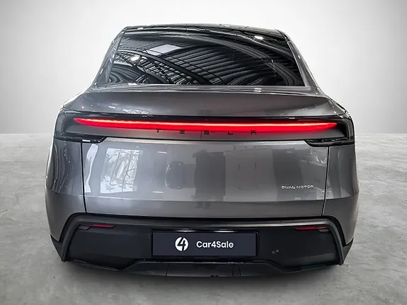 Tesla Model Y 2025 photo 4