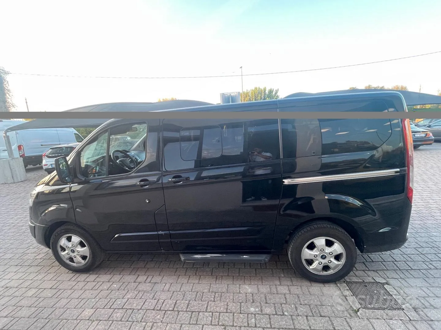Ford Tourneo Custom 2017 photo 2