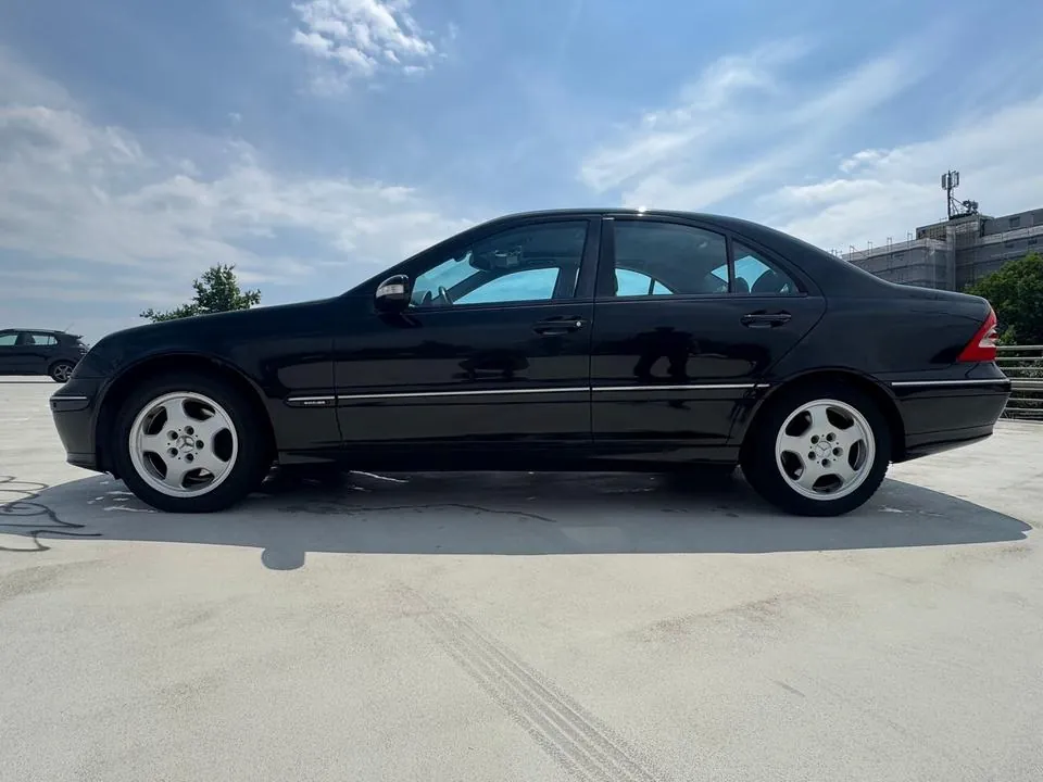 Mercedes-Benz C320