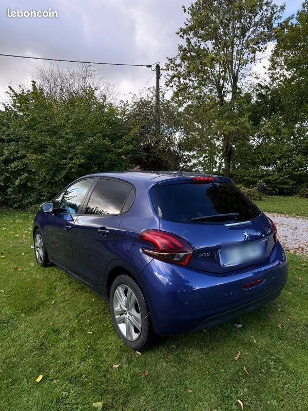 Peugeot 208 2016 photo 2