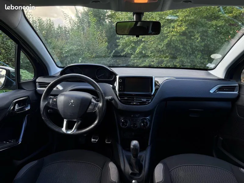 Peugeot 208 2016 photo 3