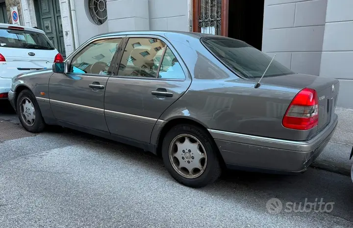Mercedes-Benz C180 1993 photo 2