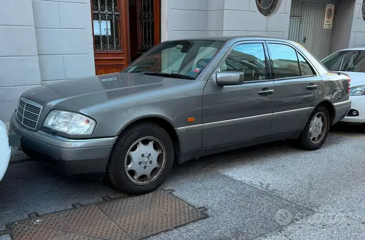 Mercedes-Benz C180