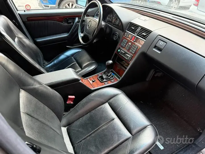 Mercedes-Benz C180 1993 photo 3