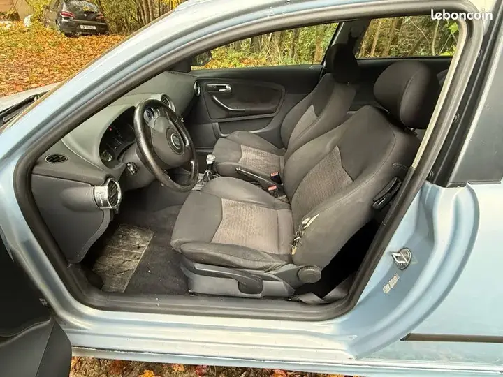 Seat Ibiza 2002 photo 3
