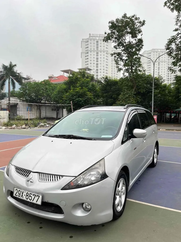 Mitsubishi Grandis 2005 photo 3