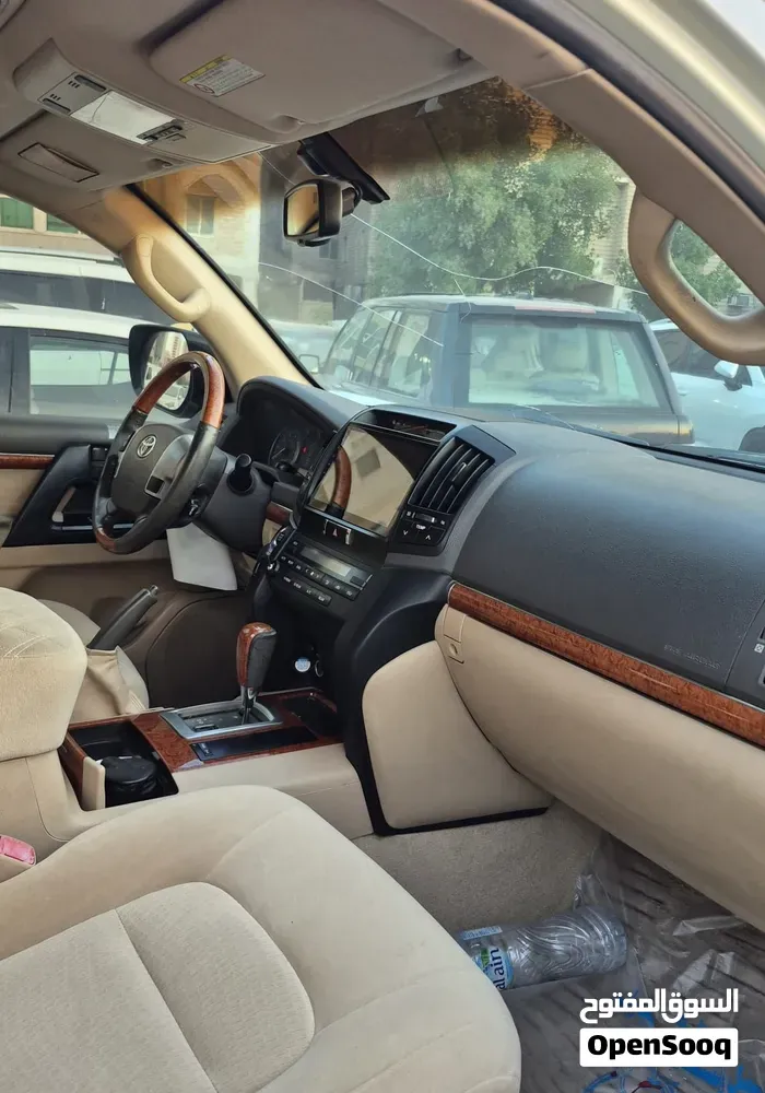 Toyota Land Cruiser 2013 photo 2