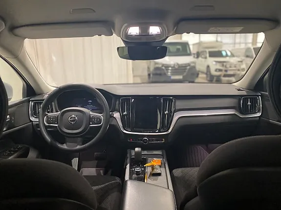 Volvo V60 2023 photo 2