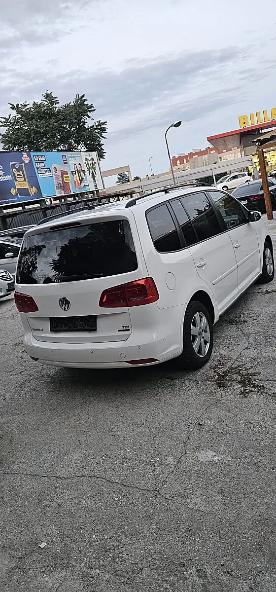 Volkswagen Touran 2012 photo 3