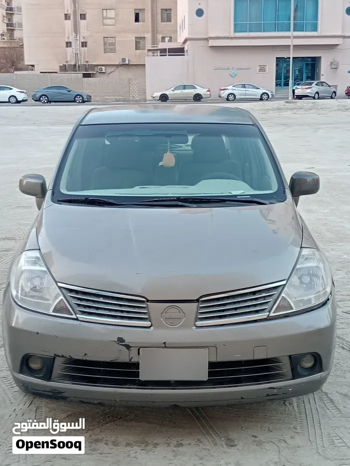 Nissan Tiida 2009 photo 4