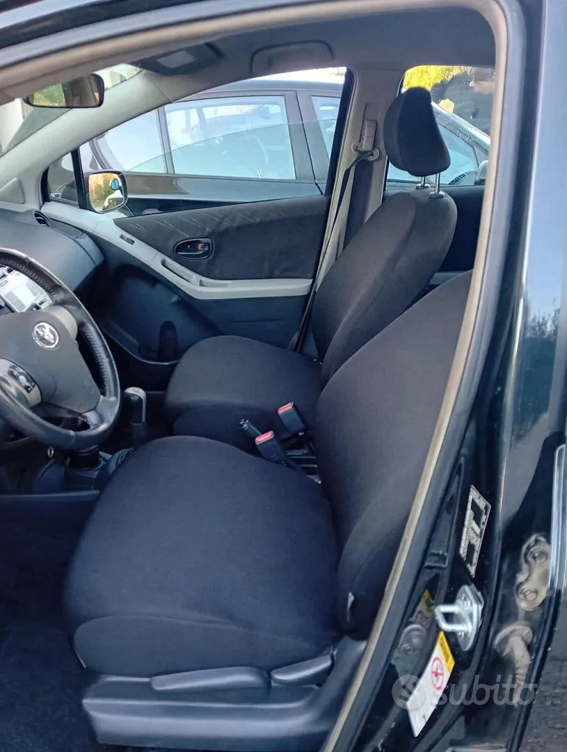 Toyota Yaris 2006 photo 2
